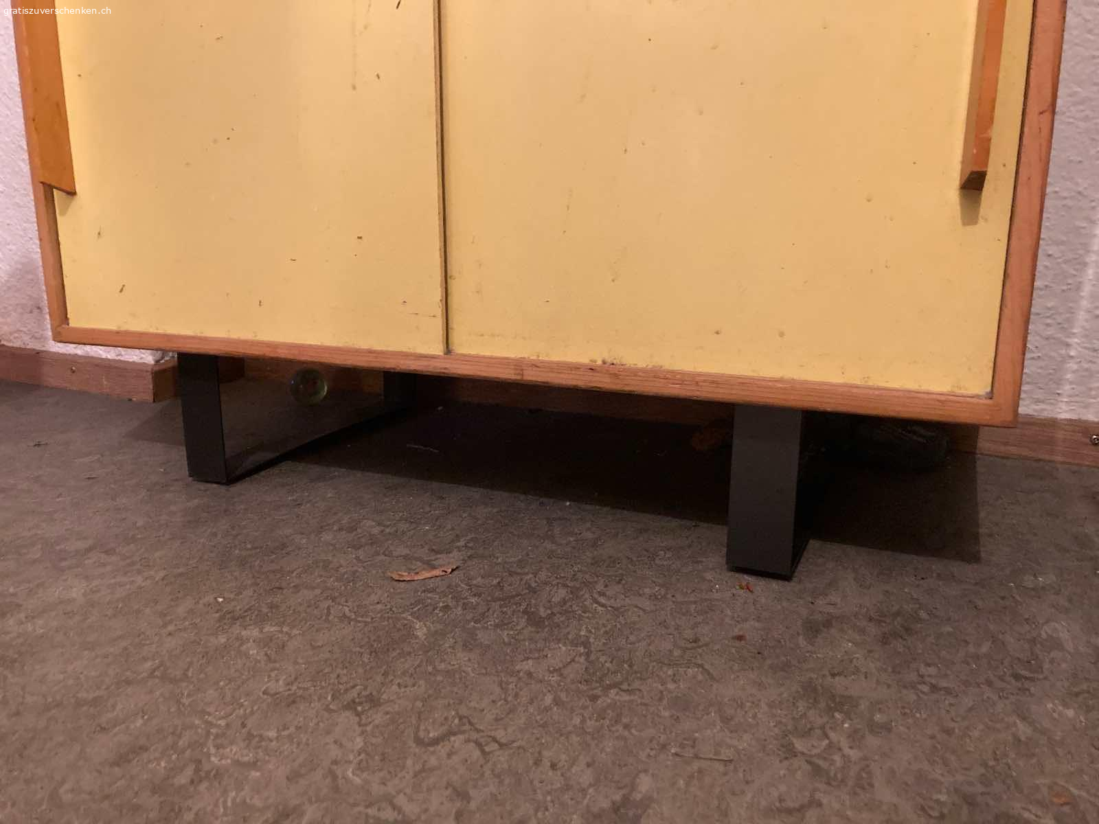 Möbelerhöher. 11x30 cm
Nur zum abholen. Inkl. Schrauben.