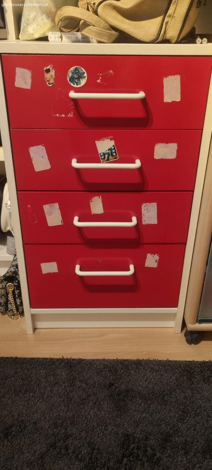 möbeli rot gratis. bei interesse Whatsapp…