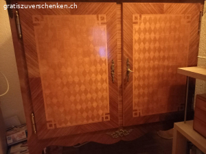Musikschrank. Musikschrank vom Radio Iseli..schöne Intarsien..hinter Teil vom Schrank fehlt.
