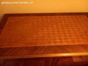 Musikschrank. Musikschrank vom Radio Iseli..schöne Intarsien..hinter Teil vom Schrank fehlt.