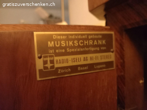 Musikschrank. Musikschrank vom Radio Iseli..schöne Intarsien..hinter Teil vom Schrank fehlt.