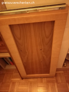 Musikschrank. Musikschrank vom Radio Iseli..schöne Intarsien..hinter Teil vom Schrank fehlt.