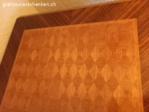 Musikschrank. Musikschrank mit Intarsien..Radio Iseli
B: 100cm T: 50cm H: 100cm Gute Zustand..Der Hinterteil fehlt