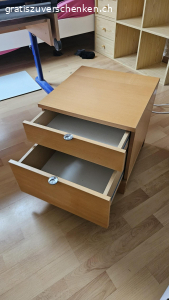 Nachttisch / kl. Kommode. Kleine Kommode mit zwei Schubladen. 
Höhe: 41cm
Breite: 40cm
Tiefe: 40cm
