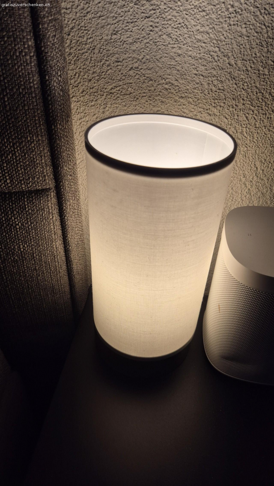 Nachttischlampe. 1 Nachttischlampe, 2-stufige Helligkeit mit Touchfunktion inkl Leuchtmittel. 

2. gleiche Lampe ebenfalls vorhanden, jedoch mit Wackelkontakt (kann aber muss nicht übernommen werden).