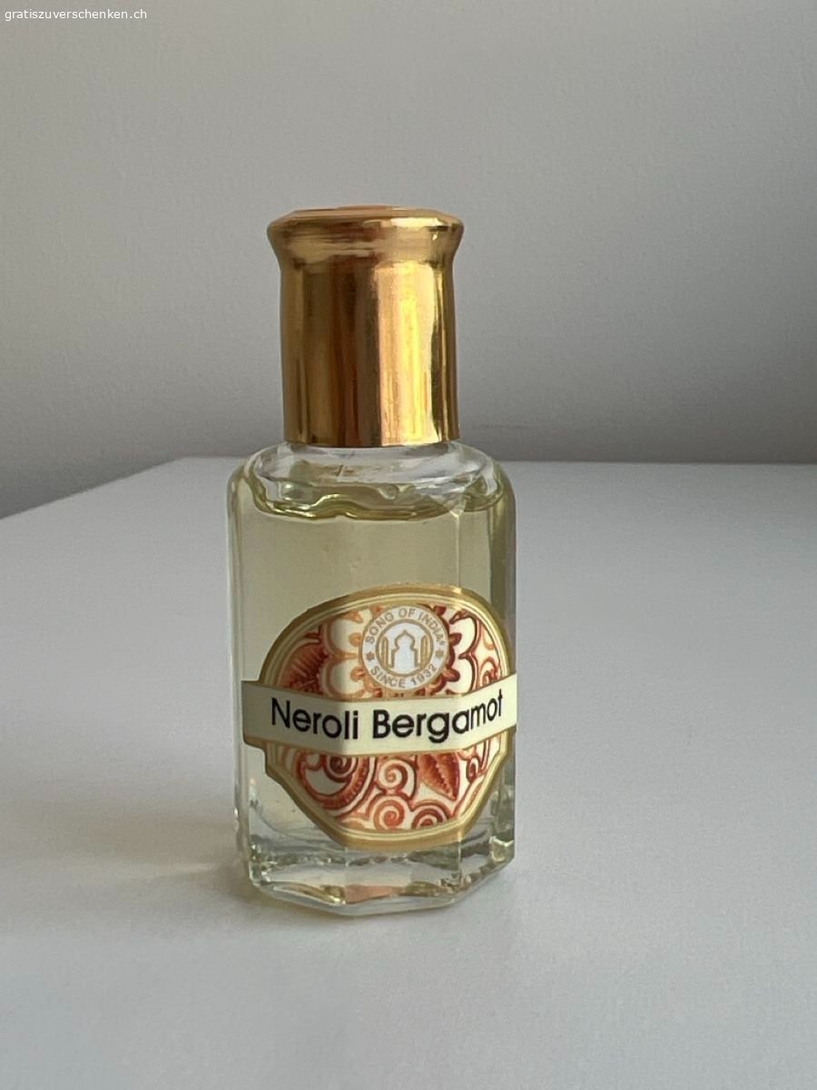 Neroli Bergamot Roll-On Song of India. Dieses Roll-On Parfümöl erhielt ich als Geschenk, es trifft meinen Geschmack jedoch leider nicht. Er ist aber sehr angenehm und natürlich. Für Bergamottenfans sicherlich perfekt!✨?
10mlℹ️