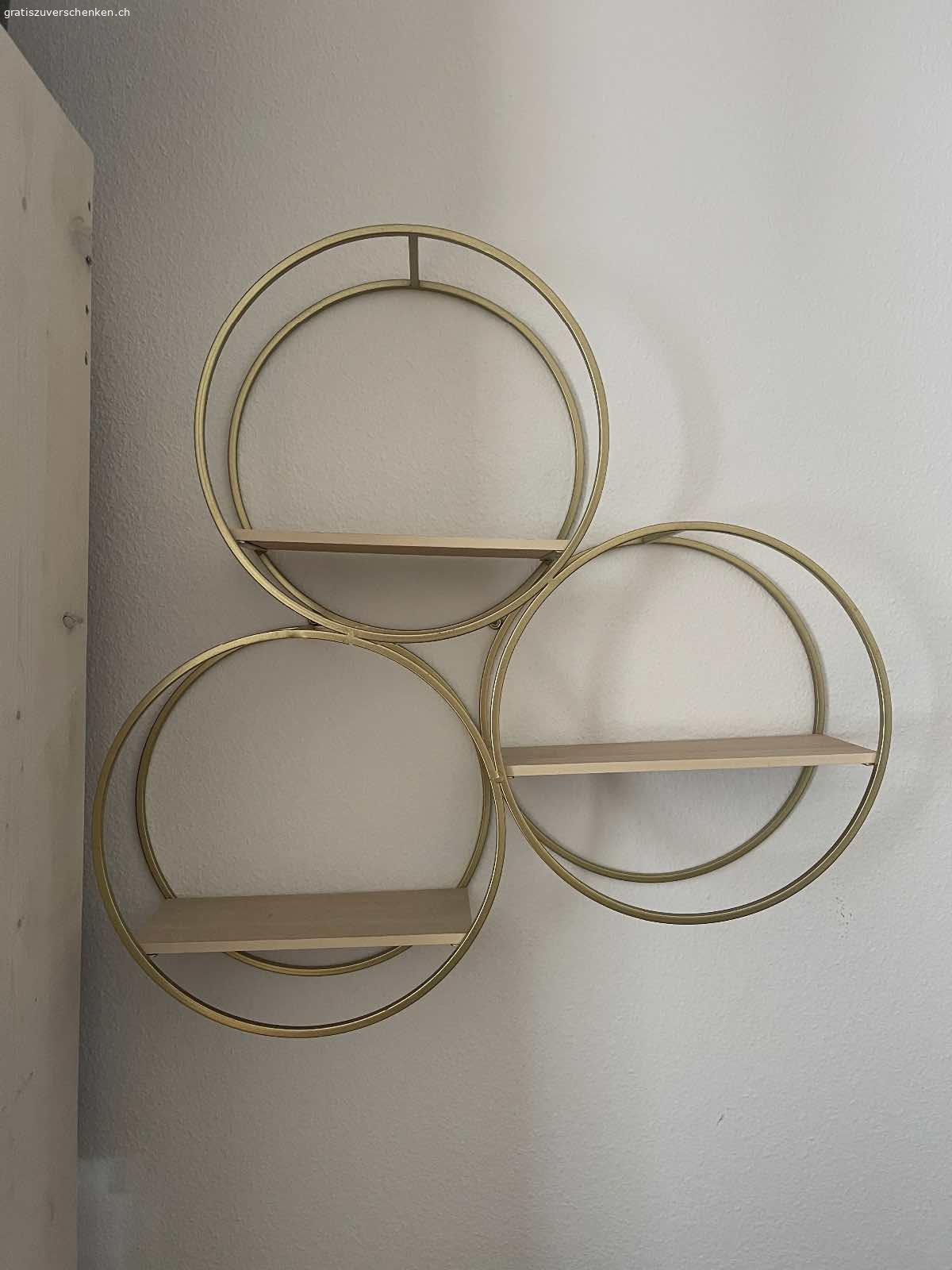 Nur komplett zu verschenken. Nur komplett zu verschenken wegen Umzug bei Selbstabbau:
Beides vom Tischler gebaut, sehr robust, stabil, hohe Lasten tragbar, leicht abzubauen:

Kleiderschrank:
200x180x60cm
Einlagebrett oben und Mitte, je zwei Kleiderstangen untereinander
Inklusive Vorhänge und Vorhangstangen

Regal:
120x200x50cm
Inklusive Vorhänge und Vorhangstangen

Wandregal

Einkaufstrolley:
Leichtes Treppensteigen durch spezielle Räder