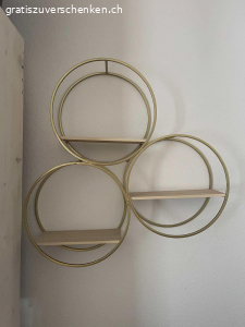 Nur komplett zu verschenken. Nur komplett zu verschenken wegen Umzug bei Selbstabbau:
Beides vom Tischler gebaut, sehr robust, stabil, hohe Lasten tragbar, leicht abzubauen:

Kleiderschrank:
200x180x60cm
Einlagebrett oben und Mitte, je zwei Kleiderstangen untereinander
Inklusive Vorhänge und Vorhangstangen

Regal:
120x200x50cm
Inklusive Vorhänge und Vorhangstangen

Wandregal

Einkaufstrolley:
Leichtes Treppensteigen durch spezielle Räder