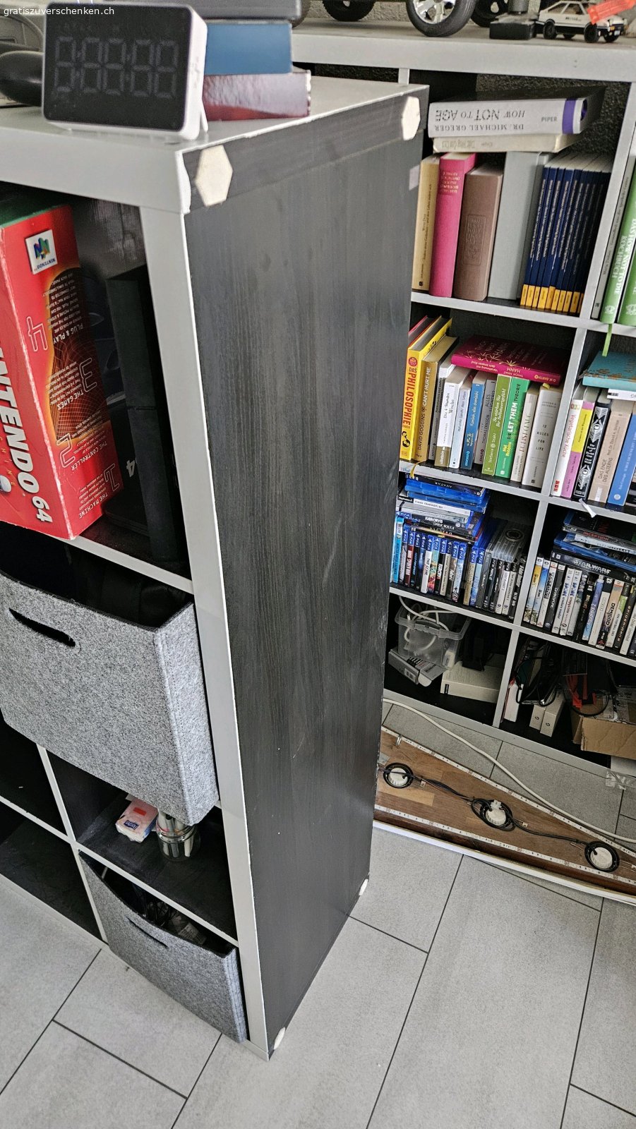 Offener Schrank (ohne Inhalt). Nur SMS - Keine E-Mail. Schrank den man aufstellen oder flach ablegen kann. 146cm x 40cm x 77cm