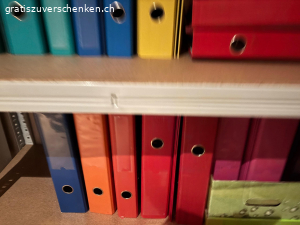 Ordner. infolge Haushaltauflösung: 
viele Ordner und Stehmappen
