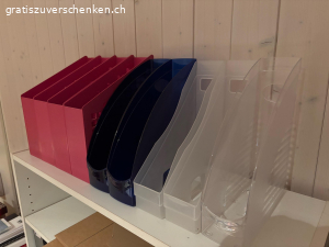 Ordner. infolge Haushaltauflösung: 
viele Ordner und Stehmappen