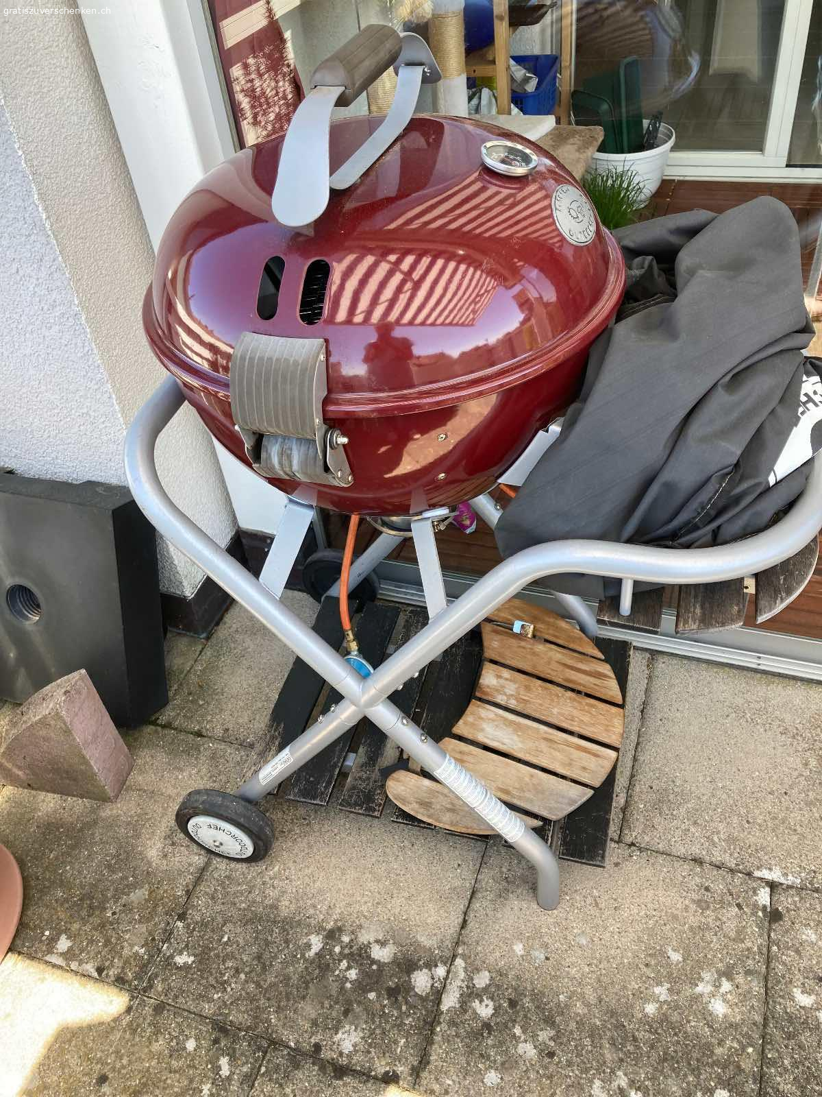 Outdoor Chef Grill. Outdoor Chef Grill zu verschenken.
Temperatur Regler kann man nicht mehr gut einstellen. Müsste man eventuell ersetzen.
Muss abgeholt werden.
Es hat auch diverses Zubehör.