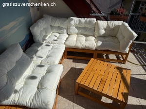 Outdoor-Lounge-Set in Holzoptik mit Kissen