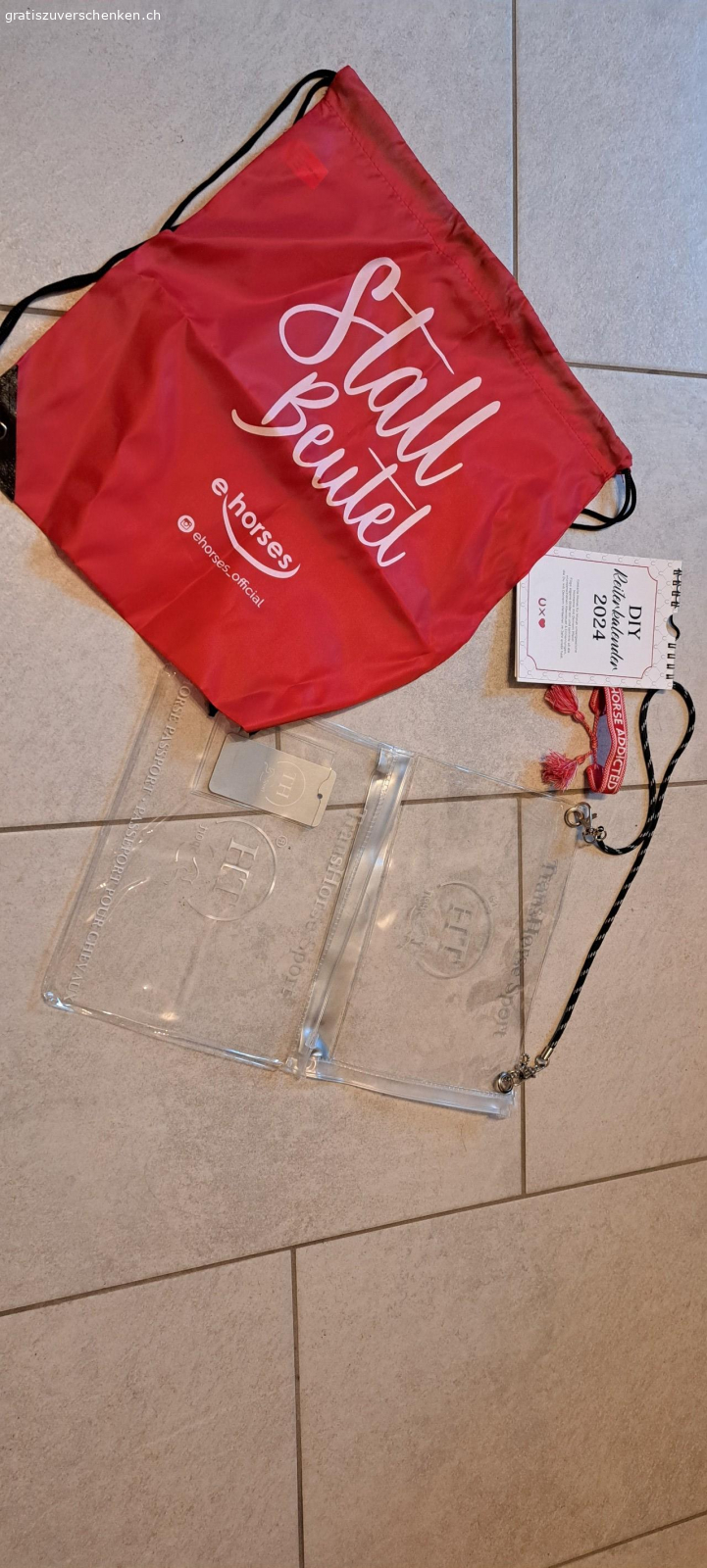 Pferdezubehör. Gratis diverses abzugeben.
Boxen anschreib schild
Pferdepassetui
Reitkalender
Armband
Sportbeutel

kann alles zusammen abgeholt werden