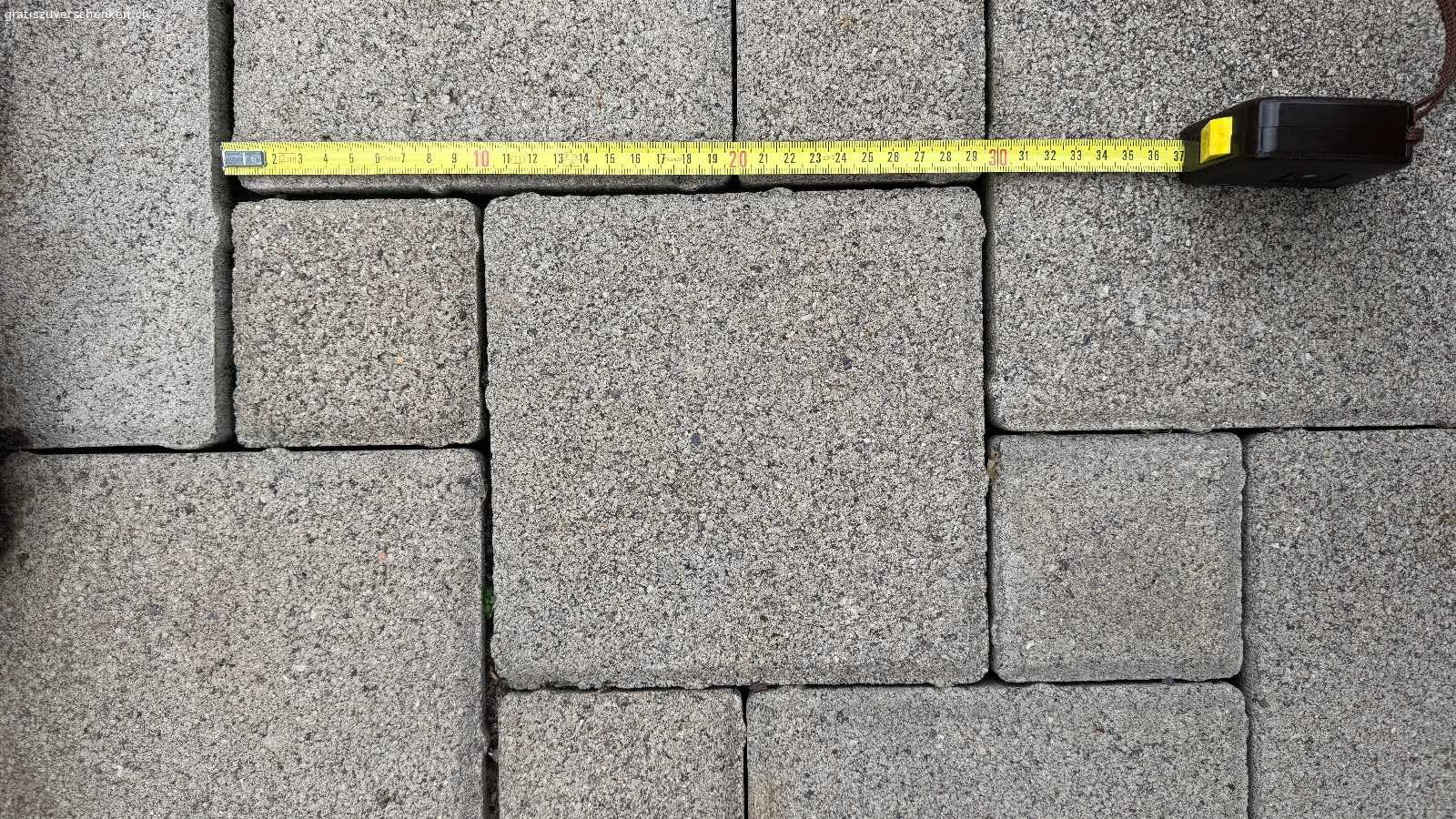 Pflastersteine. 22 m2 Pflastersteine
hellgrau
Höhe 6 cm

abholbereit in 9320 Arbon