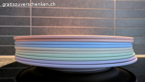 Plastik-Teller zu verschenken