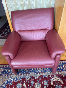 Polstergruppe mit Salontisch. Polstergruppe Echt Leder mit Salontisch in Glas. sehr gepflegt