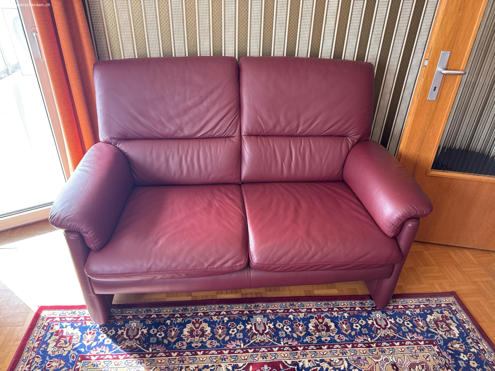 Polstergruppe mit Salontisch. Polstergruppe Echt Leder mit Salontisch in Glas. sehr gepflegt