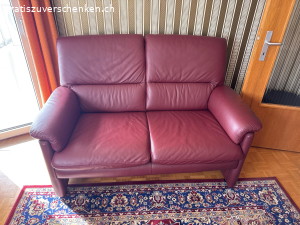 Polstergruppe mit Salontisch. Polstergruppe Echt Leder mit Salontisch in Glas. sehr gepflegt