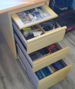 Pult / Bürotisch gelb