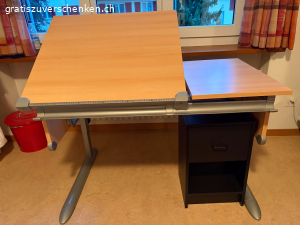 Pult für ein Schulkind mit Korpus