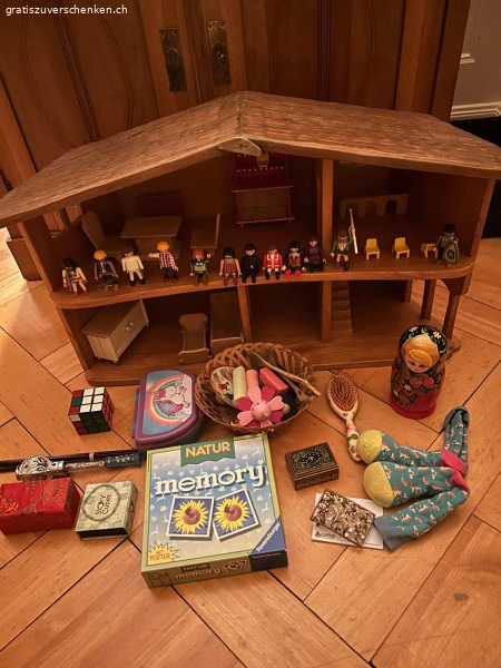 Puppenstube und Spielzeug