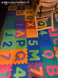 PuzzleTeppich gratis. Liebe Eltern, ich möchte meinen Puzzleteppich weitergeben. Es gibt 3 Sets (je ca. 20 Teile). Bitte in ZH 8051 bis 09.07 abholen oder reservieren.