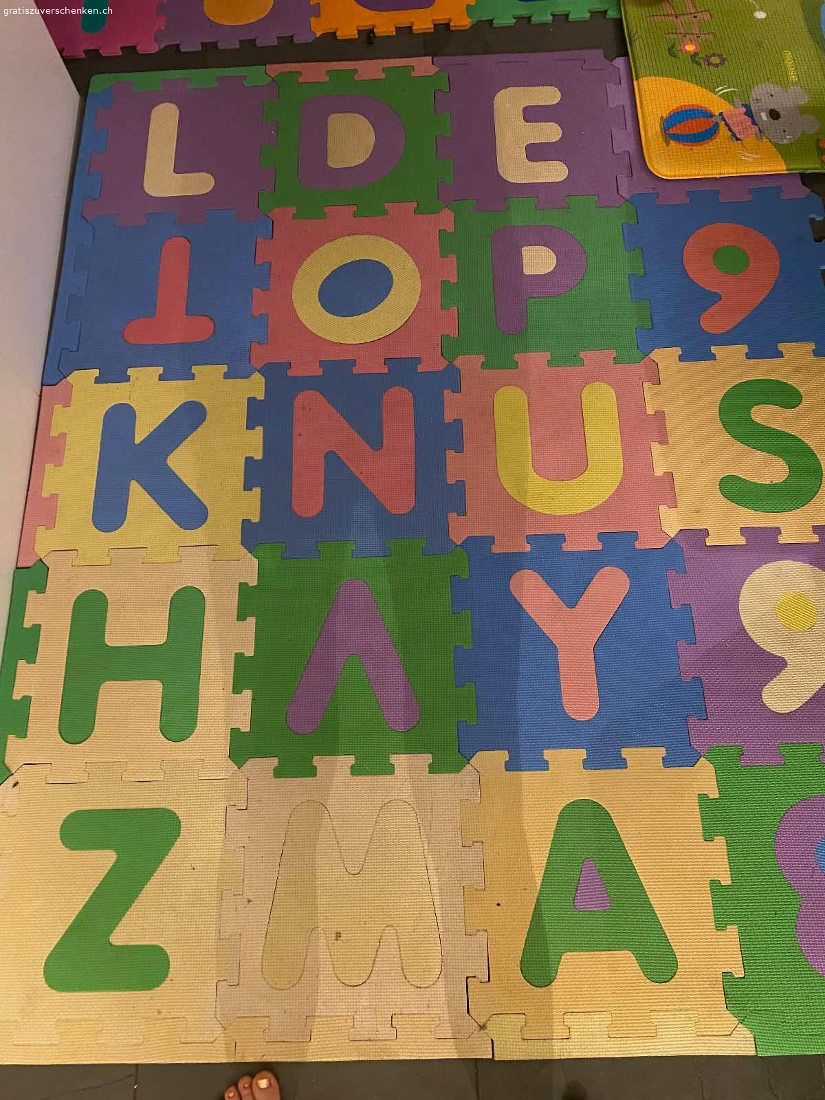 PuzzleTeppich gratis. Liebe Eltern, ich möchte meinen Puzzleteppich weitergeben. Es gibt 3 Sets (je ca. 20 Teile). Bitte in ZH 8051 bis 09.07 abholen oder reservieren.