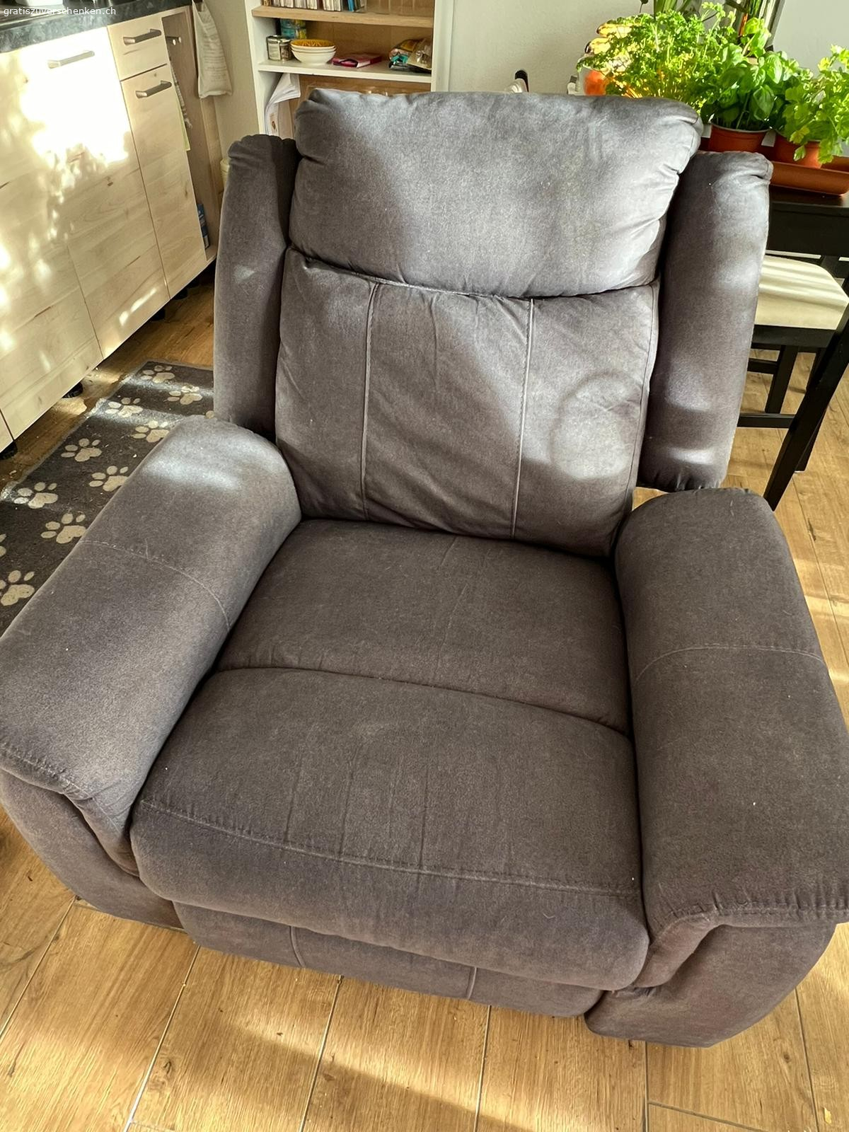Relax Sofasessel Einzeln. Relax Sofasessel sehr bequem. Muss abgeholt werden.