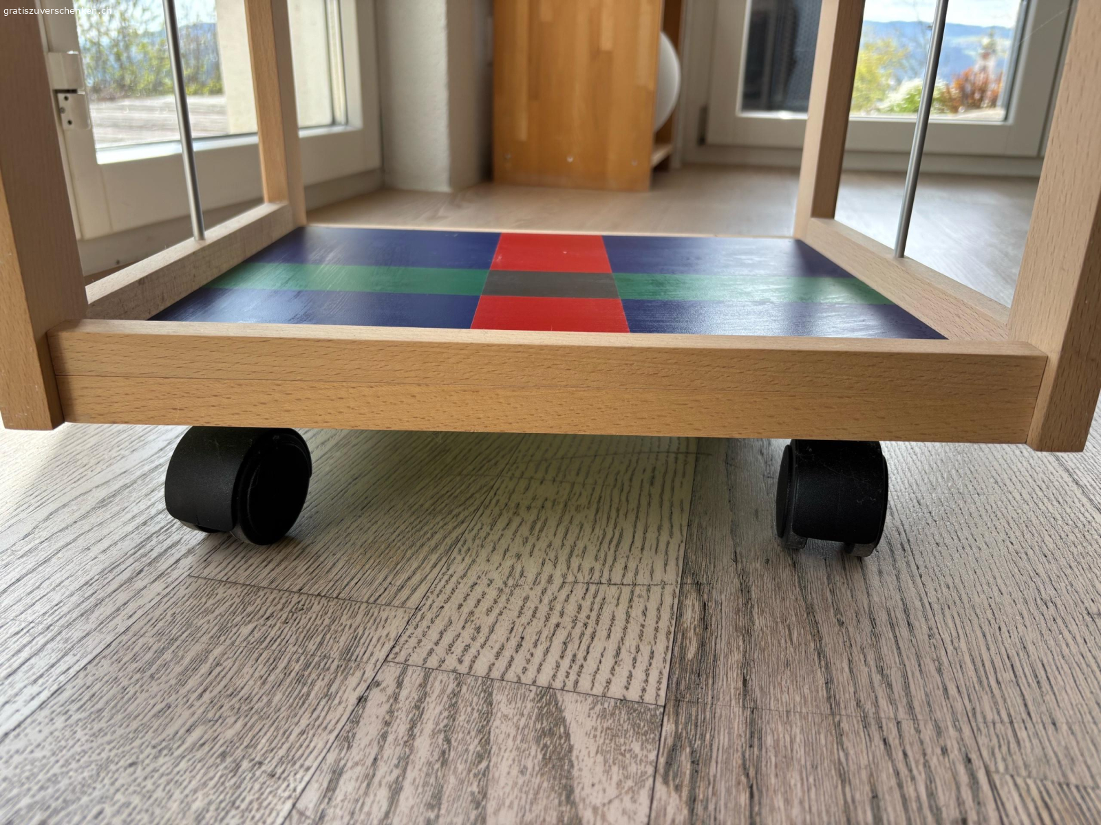 Rollmöbel. Schreinerarbeit Rollmöbel
Länge 40cm
Tiefe 36cm
Höhe 58cm
Rollen arretierbar