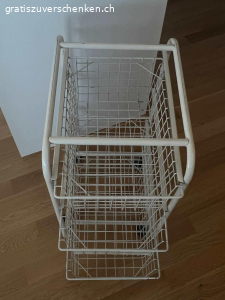 Rollwagen mit Drahtkorbschubladen. Material: Aludraht 
Farbe: weiss
Masse: 42x32x66cm inkl. Rollen (lxbxh)
Anzahl Schubladen: 3
Höhe: 13,5cm
oben: 41,5x27,5cm (lxb)
unten: 35,5x21,5cm (lxb)