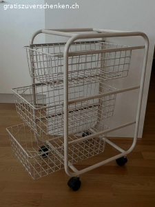 Rollwagen mit Drahtkorbschubladen. Material: Aludraht 
Farbe: weiss
Masse: 42x32x66cm inkl. Rollen (lxbxh)
Anzahl Schubladen: 3
Höhe: 13,5cm
oben: 41,5x27,5cm (lxb)
unten: 35,5x21,5cm (lxb)