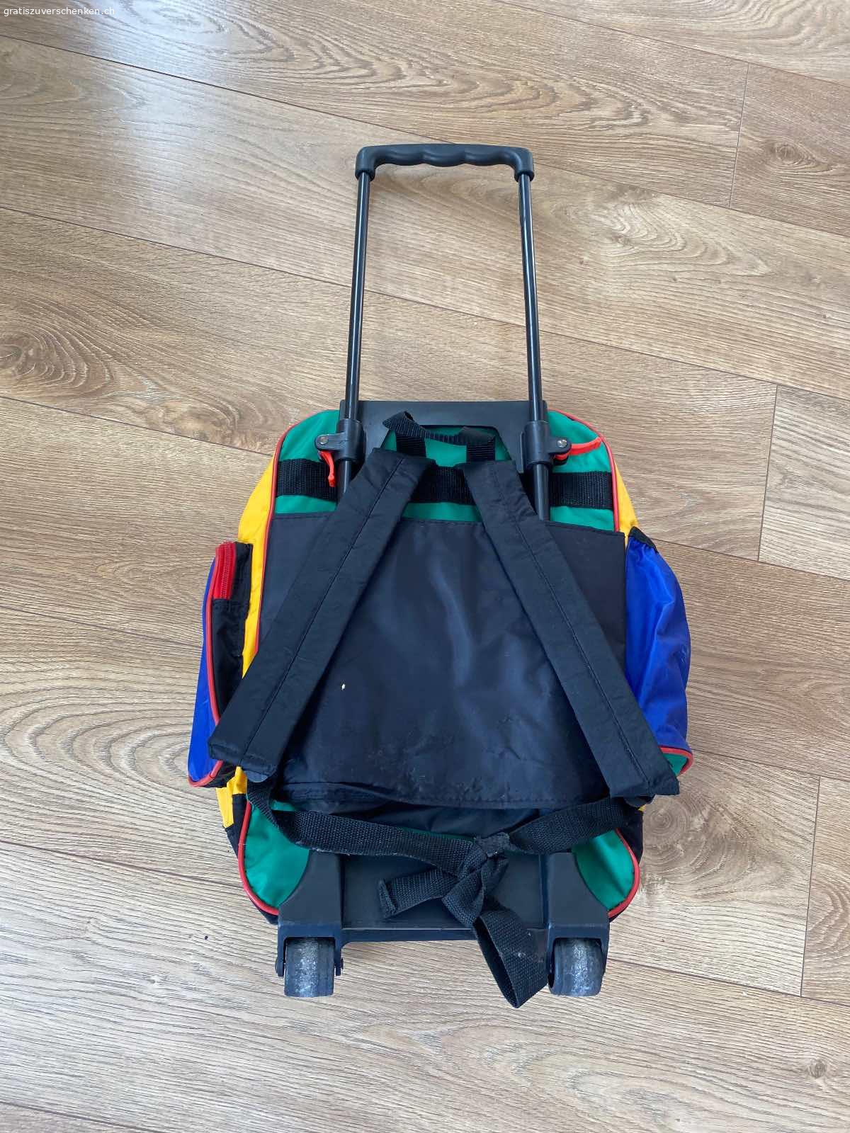 Rucksack. Rucksack, hat einen Griff und Räder, kann also auch als Roll-Koffer benutzt werden