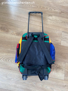Rucksack. Rucksack, hat einen Griff und Räder, kann also auch als Roll-Koffer benutzt werden