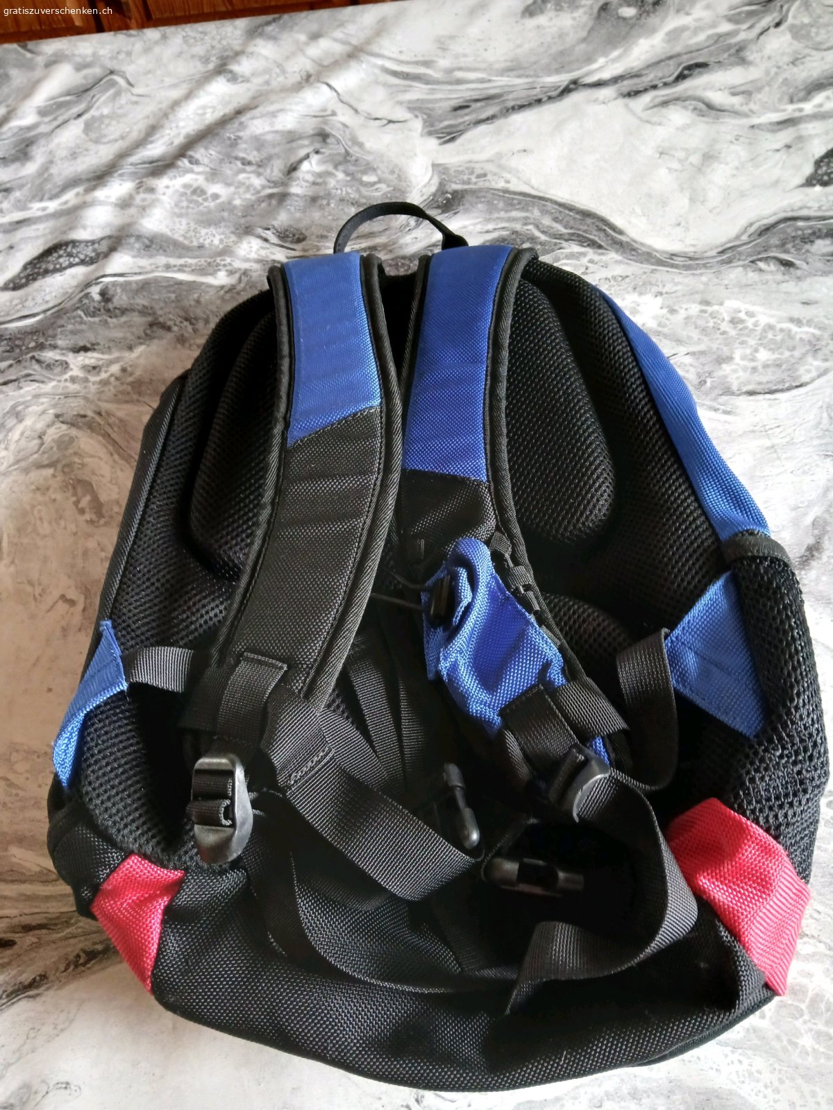 Rucksäcke. Verschenke 2 braune Weissenstein Rucksäcke und 1 Shark skin Rucksack