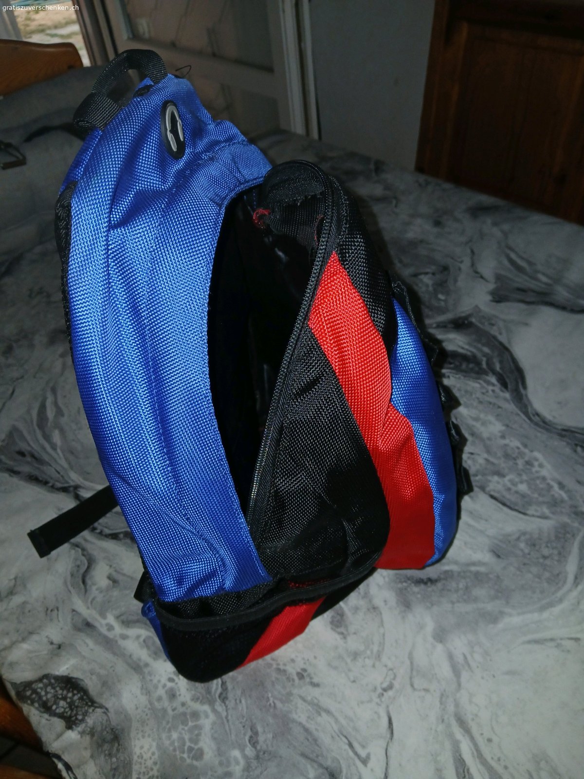 Rucksäcke. Verschenke 2 braune Weissenstein Rucksäcke und 1 Shark skin Rucksack