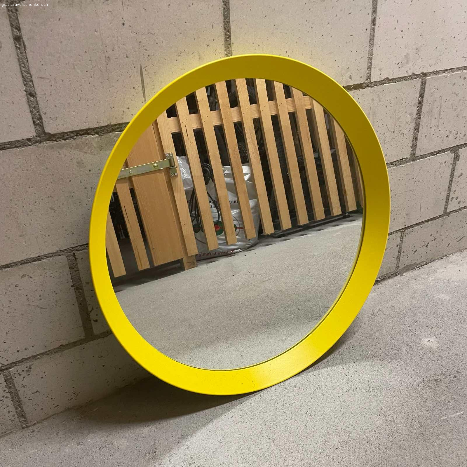 Runder Spiegel (45 cm). Runder Spiegel in gutem Zustand, Durchmesser ca. 45 cm