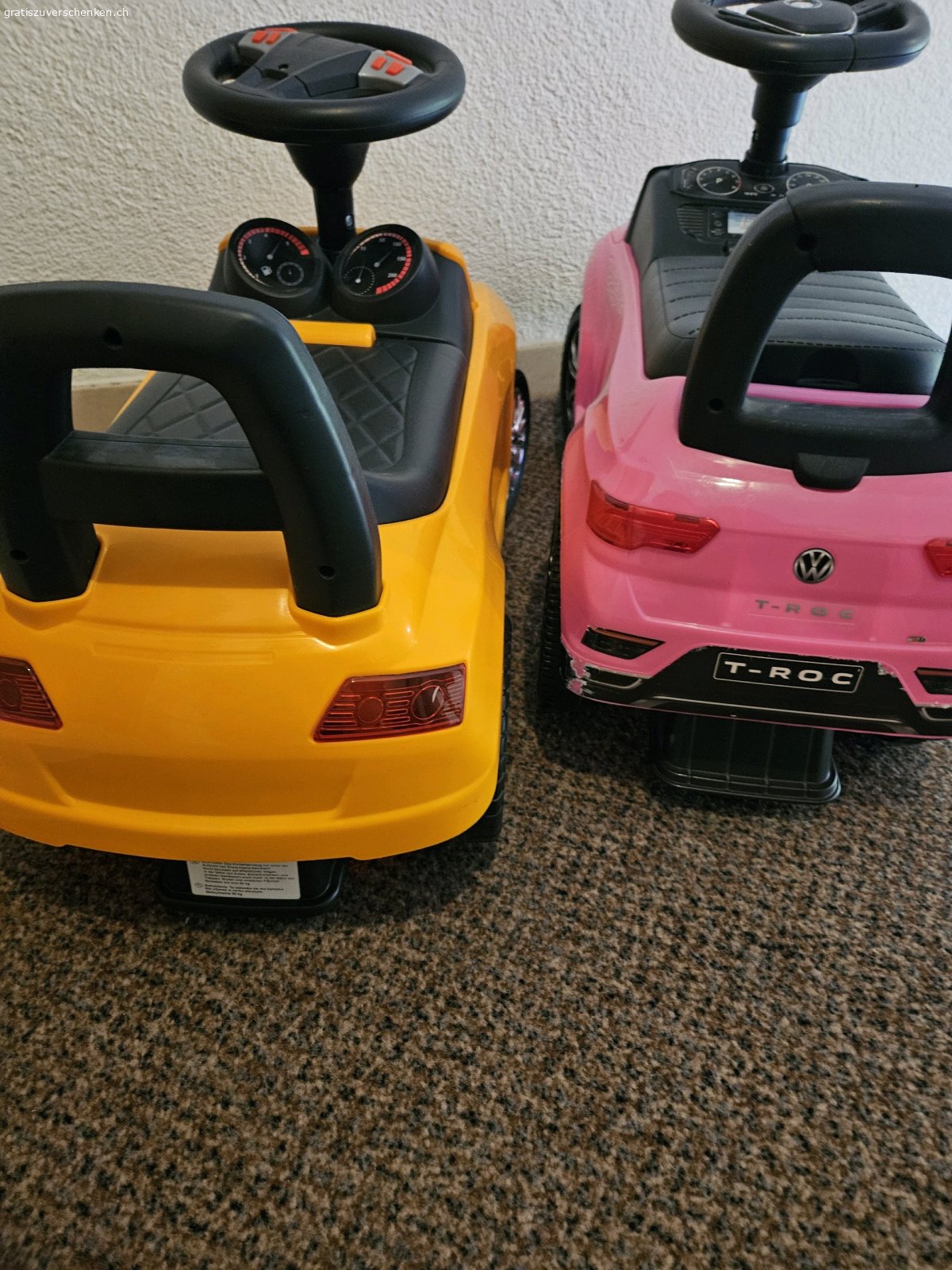 Rutschauto 2x. 2xRuschauto
Meine Enkel sind leider zu gross.
Beide Autos haben normale gebrauch spuren, siehe Foto 3.
-------------------------‐---------------------
Schnell abholen sonst gehen sie in die Brocki.
Kann auch vorem Haus bei 100% zusage deponiert werden.