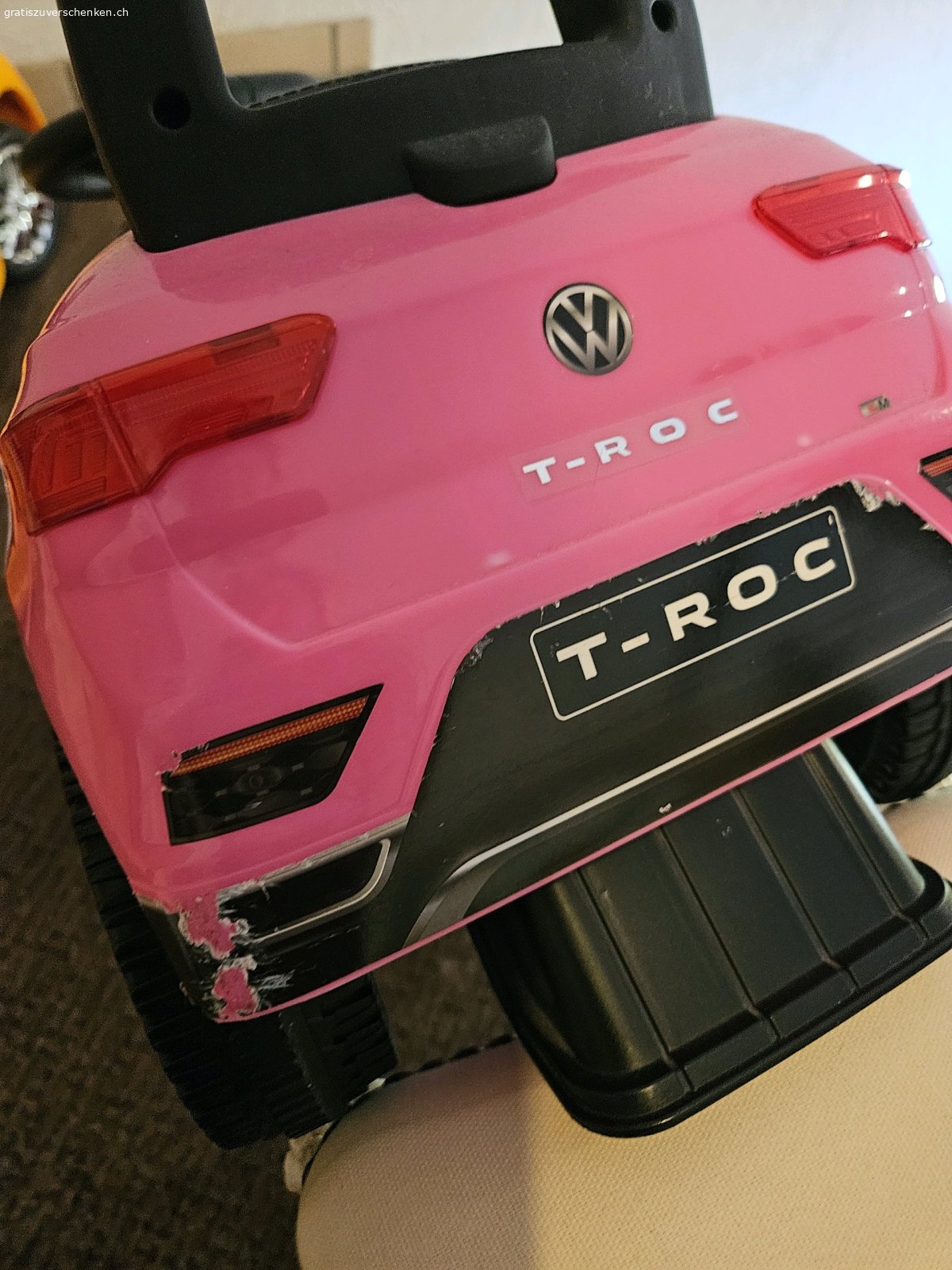 Rutschauto 2x. 2xRuschauto
Meine Enkel sind leider zu gross.
Beide Autos haben normale gebrauch spuren, siehe Foto 3.
-------------------------‐---------------------
Schnell abholen sonst gehen sie in die Brocki.
Kann auch vorem Haus bei 100% zusage deponiert werden.