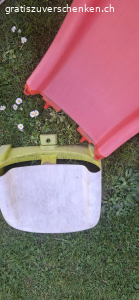 Rutschbahn Smoby. Rutschbahn von Smoby. Der untere Teil siehe Foto 2 ist nicht mehr befestigt. Vermutlich mit etwas handwerklichem Geschick lässt sie sich reparieren.

Wir haben sie trotz des Defekts 2 Saison lang so benutzt es war kein Problem.

muss bis 18.4. abgeholt sein, wird sonst entsorgt

5034 Suhr