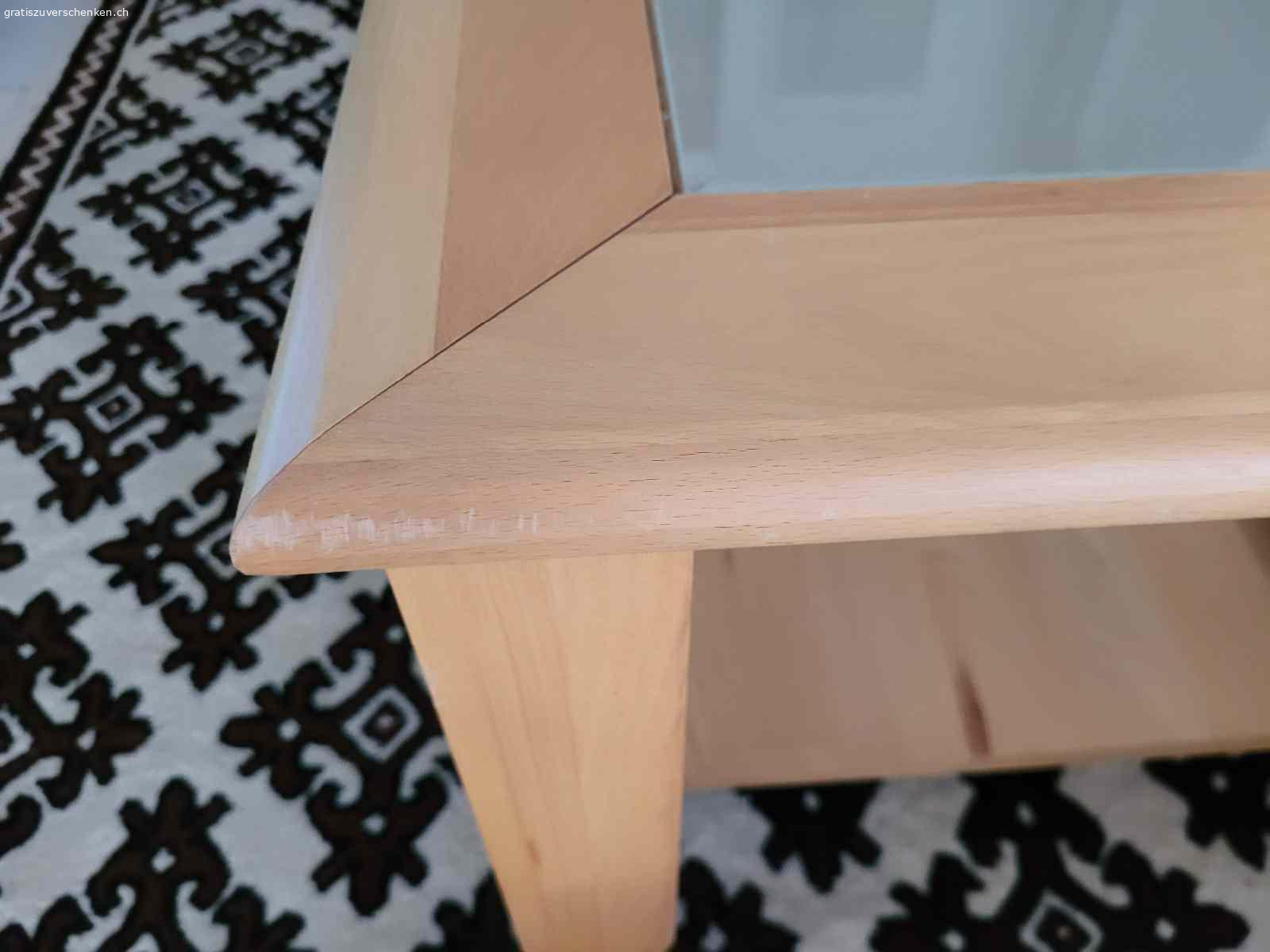 Salon Tisch. Zu vrschenken 1 Tisch gebraucht
L x B 120 x  75 cm.