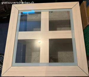 Salon Tisch. gut erhalten fast keine gebrauch spuren wegen platzmangel zum Verschenken wann es bis morgen Abend nicht abgeholt wird muss es leider Entsorgt werden