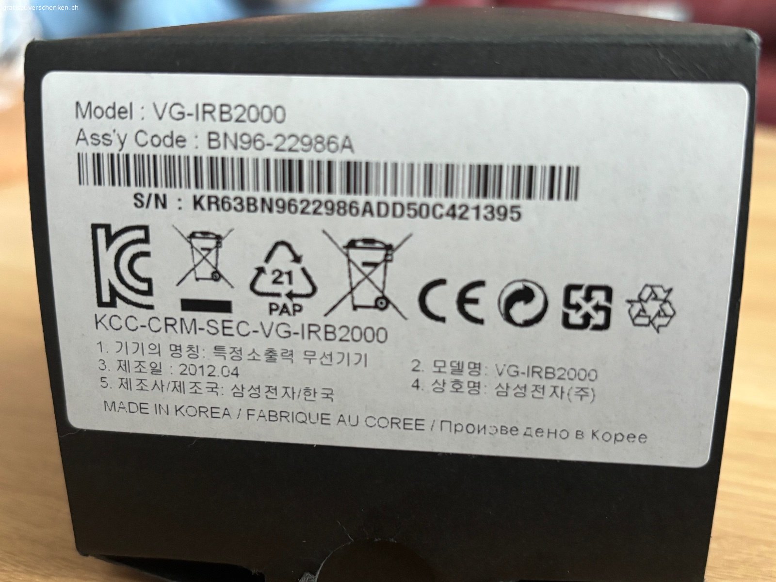 Samsung IR-Blaster Typ VG-IRB2000. Durch den IR-Blaster lässt sich das Gerät mit der Samsung-Fernbedienung (Smart Touch Control). Damit sollen Set-Top-Boxen anderer Hersteller mit dem Samsung-Smart-TV verbunden werden und eine komfortablere Bedienung über nur eine einzige Fernbedienung bieten.
Das Modell VG-IRB2000 wurde hauptsächlich für Samsung Smart TVs der E- und F-Serie entwickelt.

Original verpackt und unbenutzt.
Ohne Smart Touch Control-Fernbedienung.