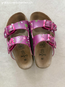 Sandalen zu verschenken. Gebrauchte Sandalen (echt Leder) für Mädchen zu verschenken. Marke Go Easy. Grösse 29.

Können abgeholt oder gegen Übernahme der Portokosten auch versendet werden.