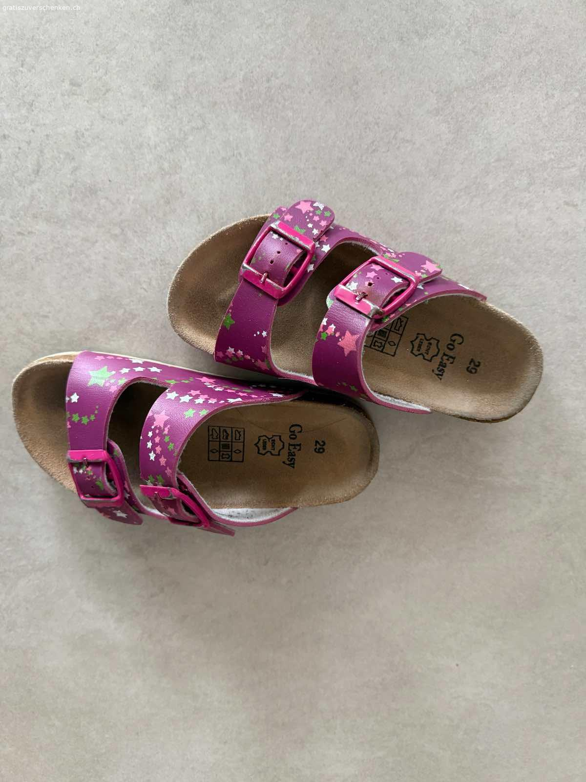 Sandalen zu verschenken. Gebrauchte Sandalen (echt Leder) für Mädchen zu verschenken. Marke Go Easy. Grösse 29.

Können abgeholt oder gegen Übernahme der Portokosten auch versendet werden.