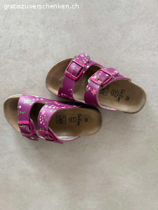 Sandalen zu verschenken. Gebrauchte Sandalen (echt Leder) für Mädchen zu verschenken. Marke Go Easy. Grösse 29.

Können abgeholt oder gegen Übernahme der Portokosten auch versendet werden.