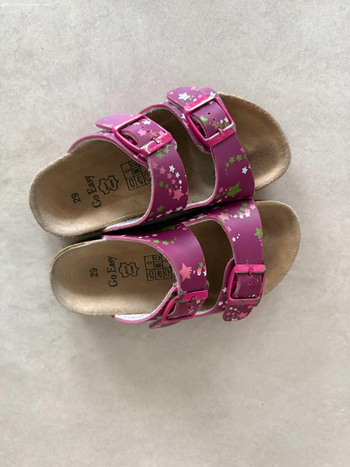 Sandalen zu verschenken. Gebrauchte Sandalen (echt Leder) für Mädchen zu verschenken. Marke Go Easy. Grösse 29.

Können abgeholt oder gegen Übernahme der Portokosten auch versendet werden.