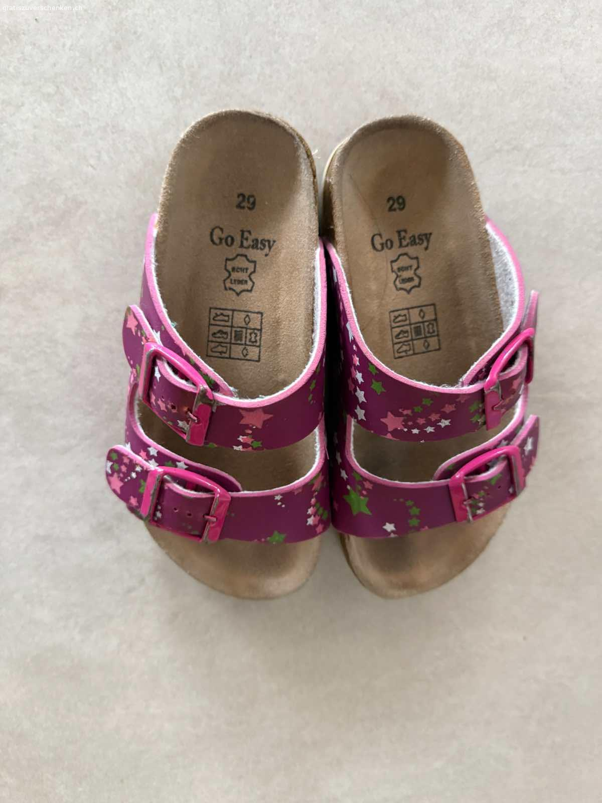 Sandalen zu verschenken. Gebrauchte Sandalen (echt Leder) für Mädchen zu verschenken. Marke Go Easy. Grösse 29.

Können abgeholt oder gegen Übernahme der Portokosten auch versendet werden.