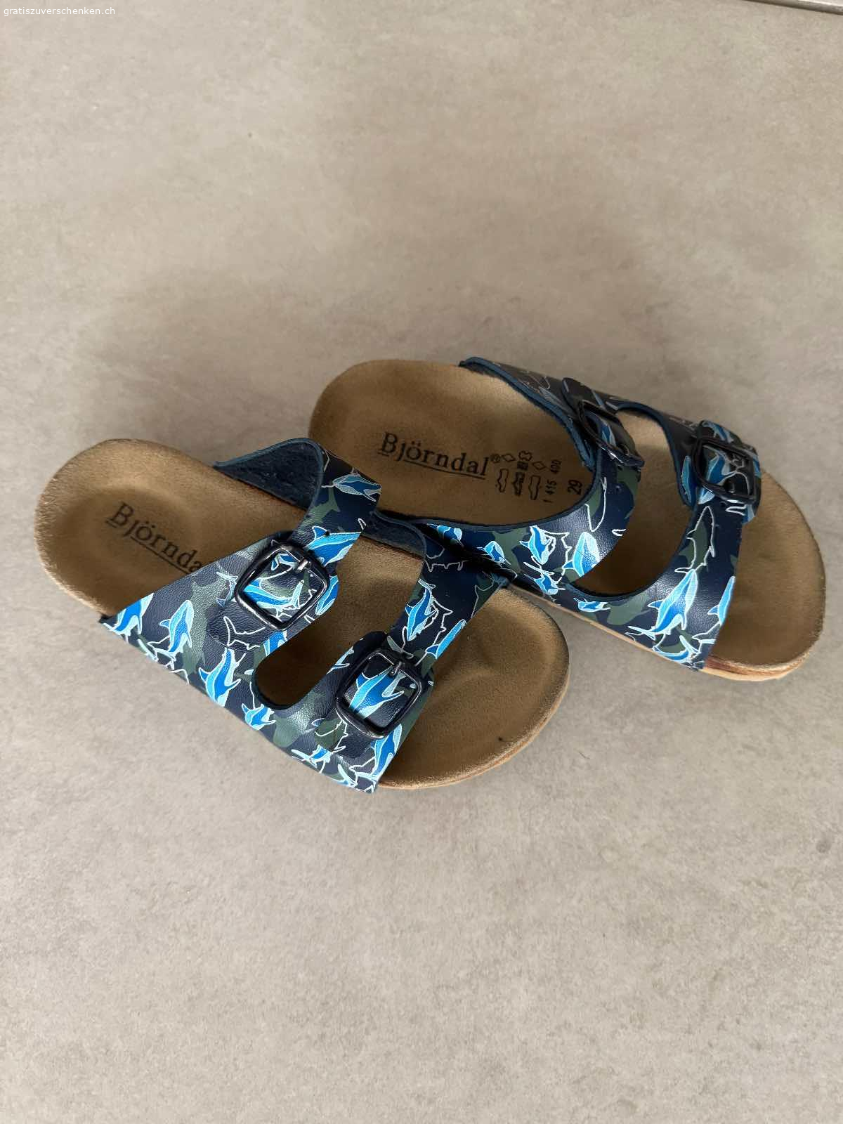 Sandalen zu verschenken. Gebrauchte Sandalen (echt Leder) für Knaben zu verschenken. Marke Björndal. Grösse 29.

Abholung oder Versand gegen Übernahme der Portokosten möglich.
