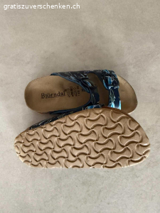 Sandalen zu verschenken. Gebrauchte Sandalen (echt Leder) für Knaben zu verschenken. Marke Björndal. Grösse 29.

Abholung oder Versand gegen Übernahme der Portokosten möglich.